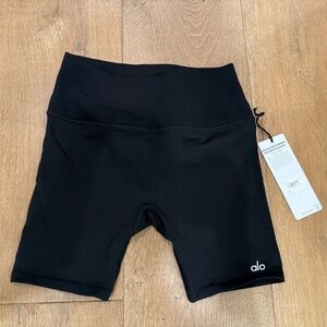 ALO Yoga - NWT Seamless Ribbed Favorite Short Size Small